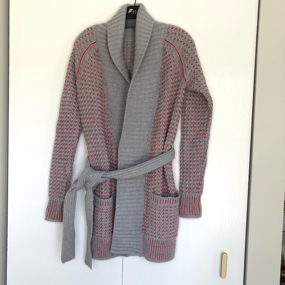 Gorgeous Warm Mid tight length knitted open cardigan with belt cray & red medium